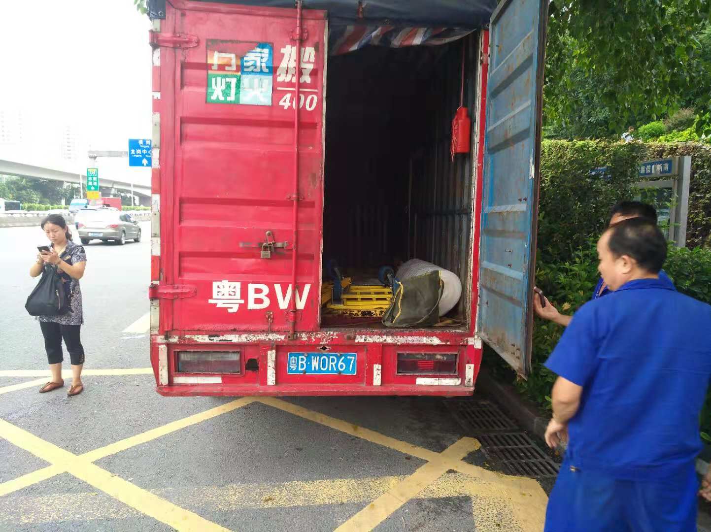 深圳搬家公司電話，萬(wàn)家燈火搬家歡迎你！