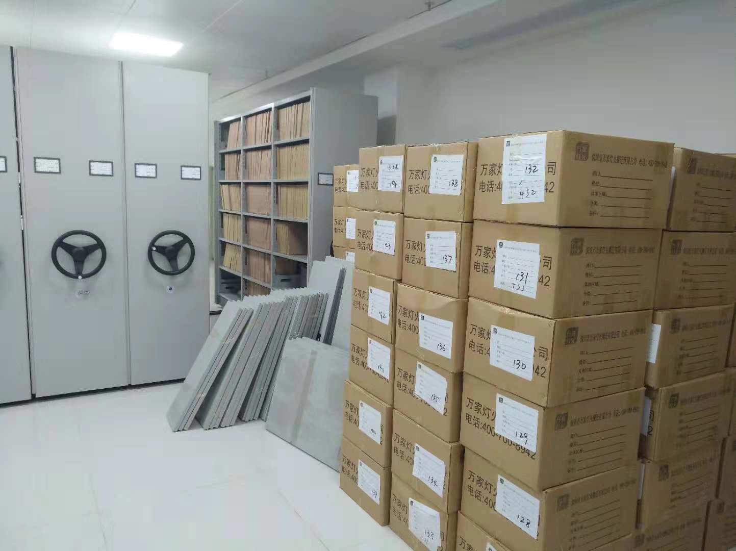    叫搬家公司比自己搬更劃算更省心！
