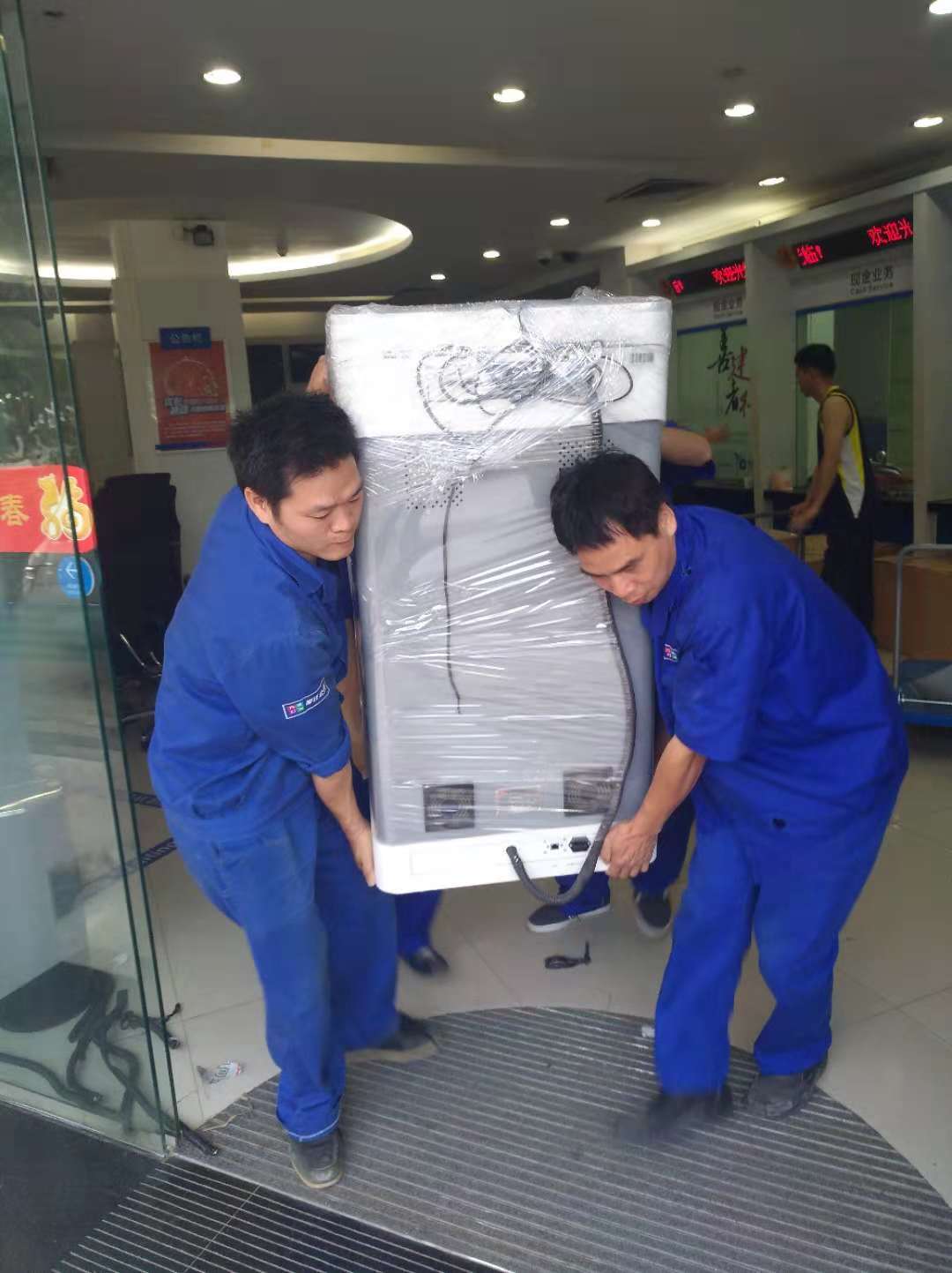 搬家公司專業(yè)搬家，為你省心，省力！